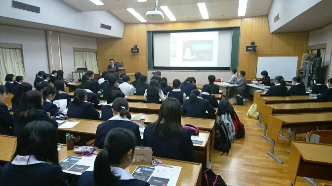 千葉県立高校で、他職種（医師・薬剤師・看護師・理学療法士）講演会開催。医療従事者を目指す高校生54名が参加。