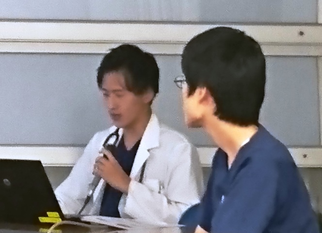 初期研修医の「こころに残った患者さん発表会」（グループホームへの退院を、他職種の職員や施設と協議を重ねながら支援した症例）
