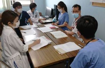 本日の初期研修医「内科導入期研修４か月間のまとめカンファレンス」の巻